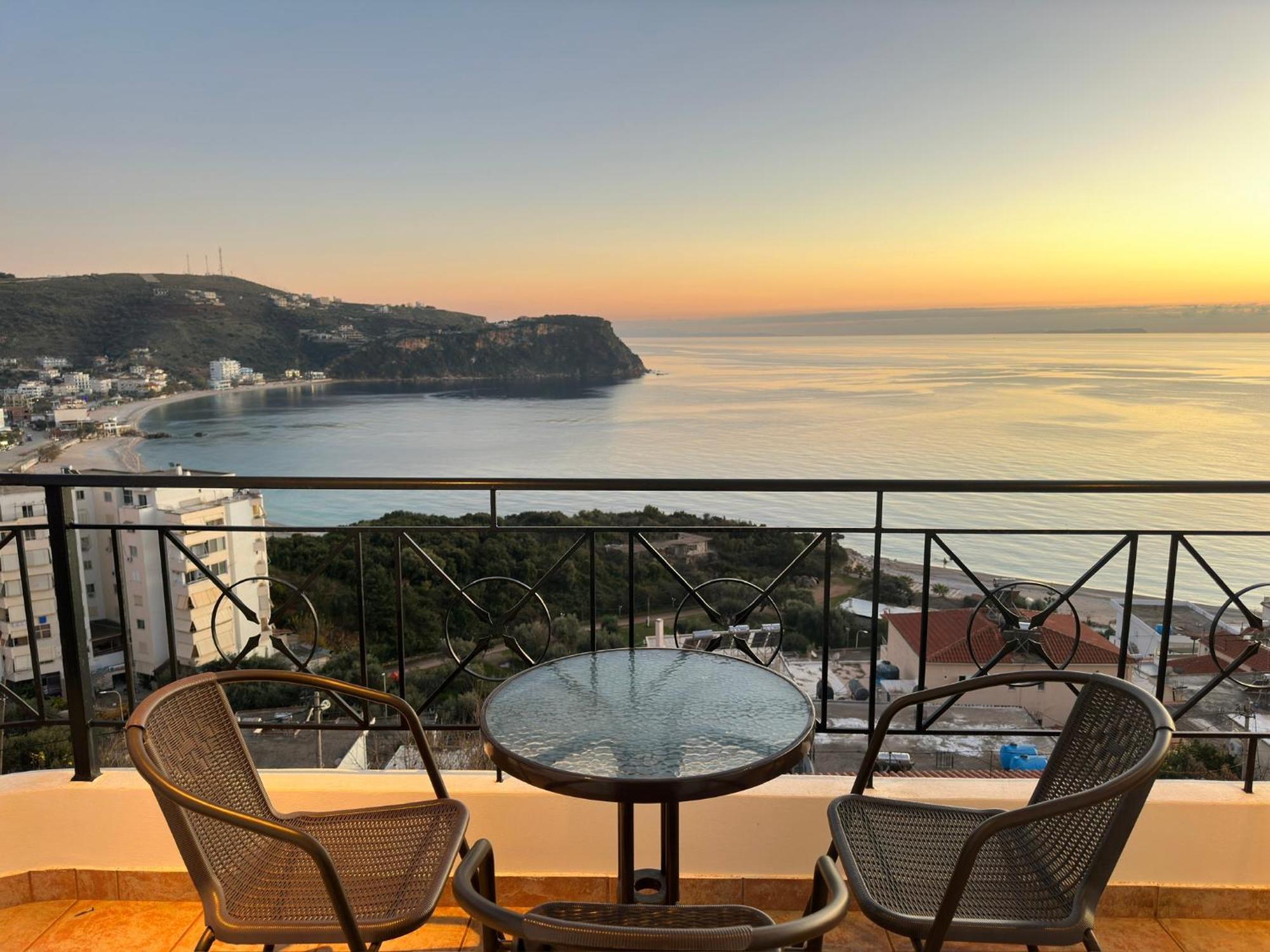 Roumers Himara Esterno foto