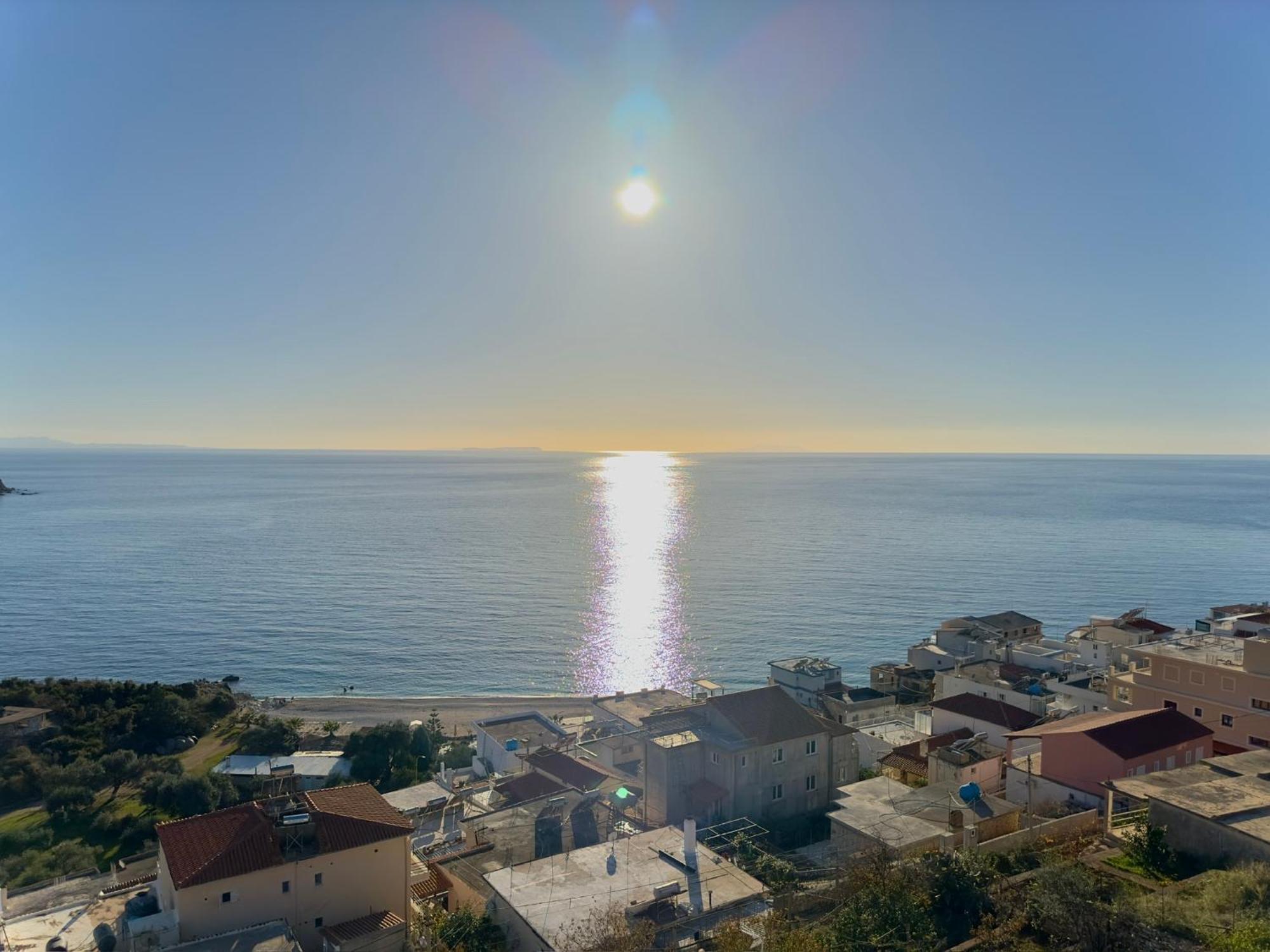 Roumers Himara Esterno foto