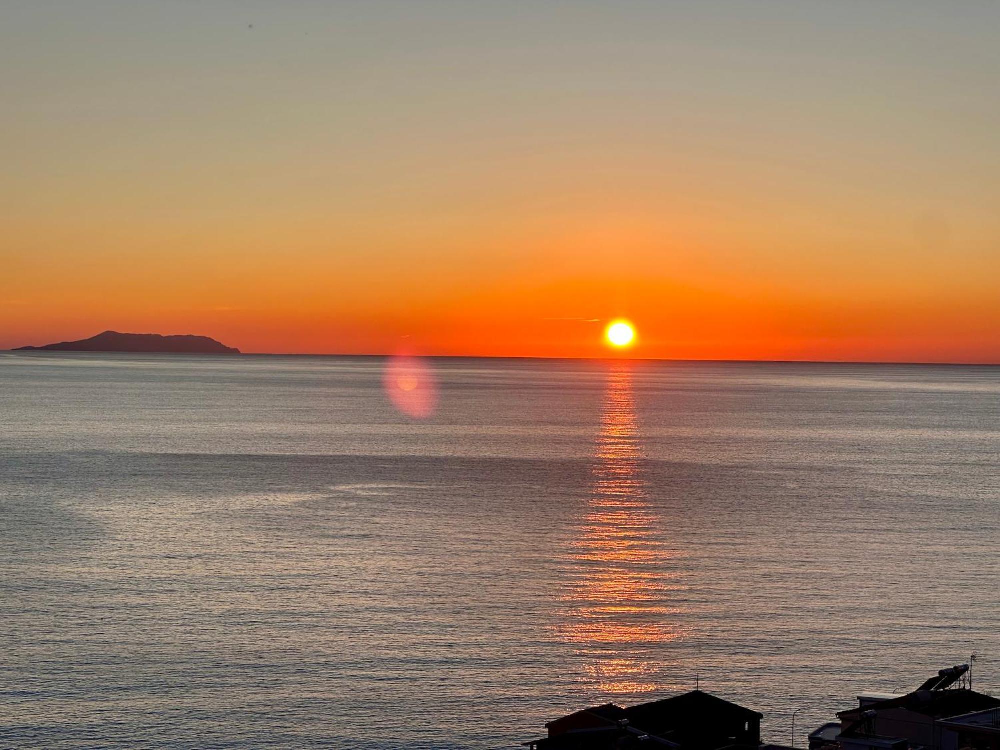 Roumers Himara Esterno foto