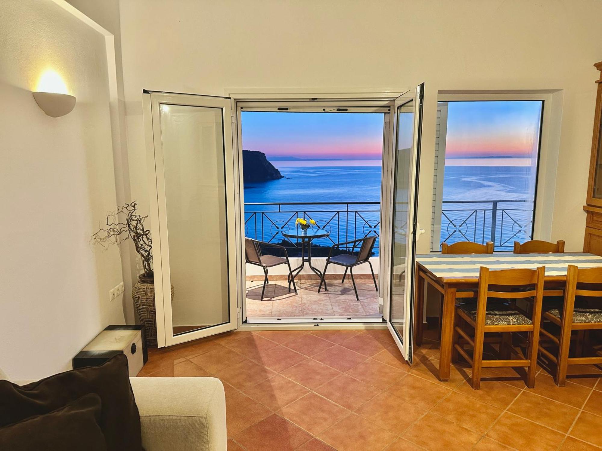 Roumers Himara Esterno foto