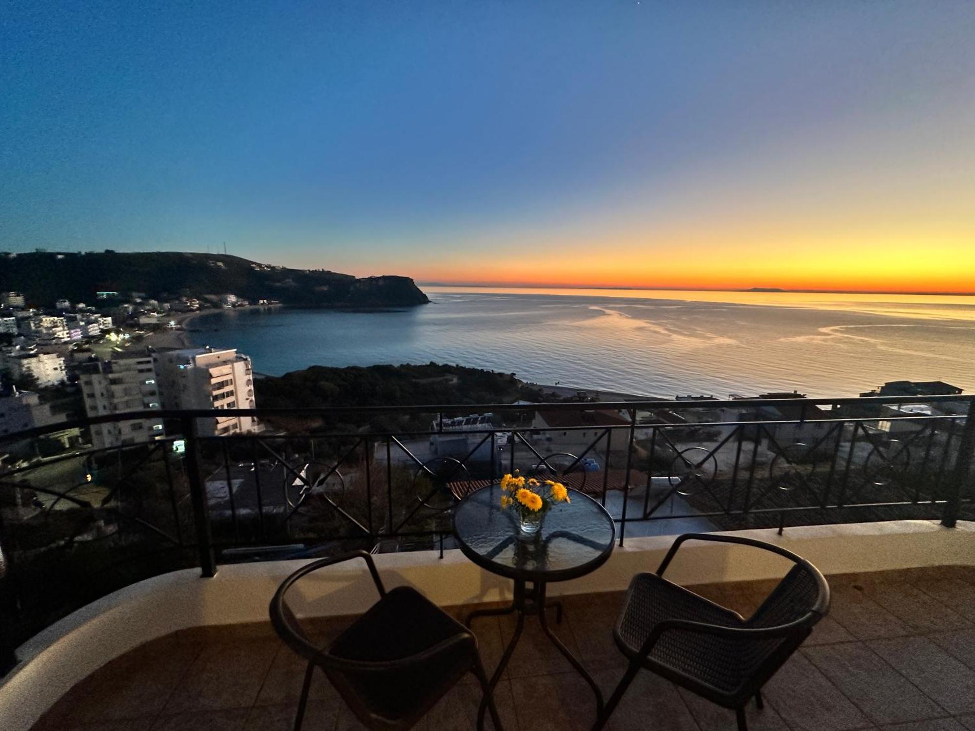 Roumers Himara Esterno foto