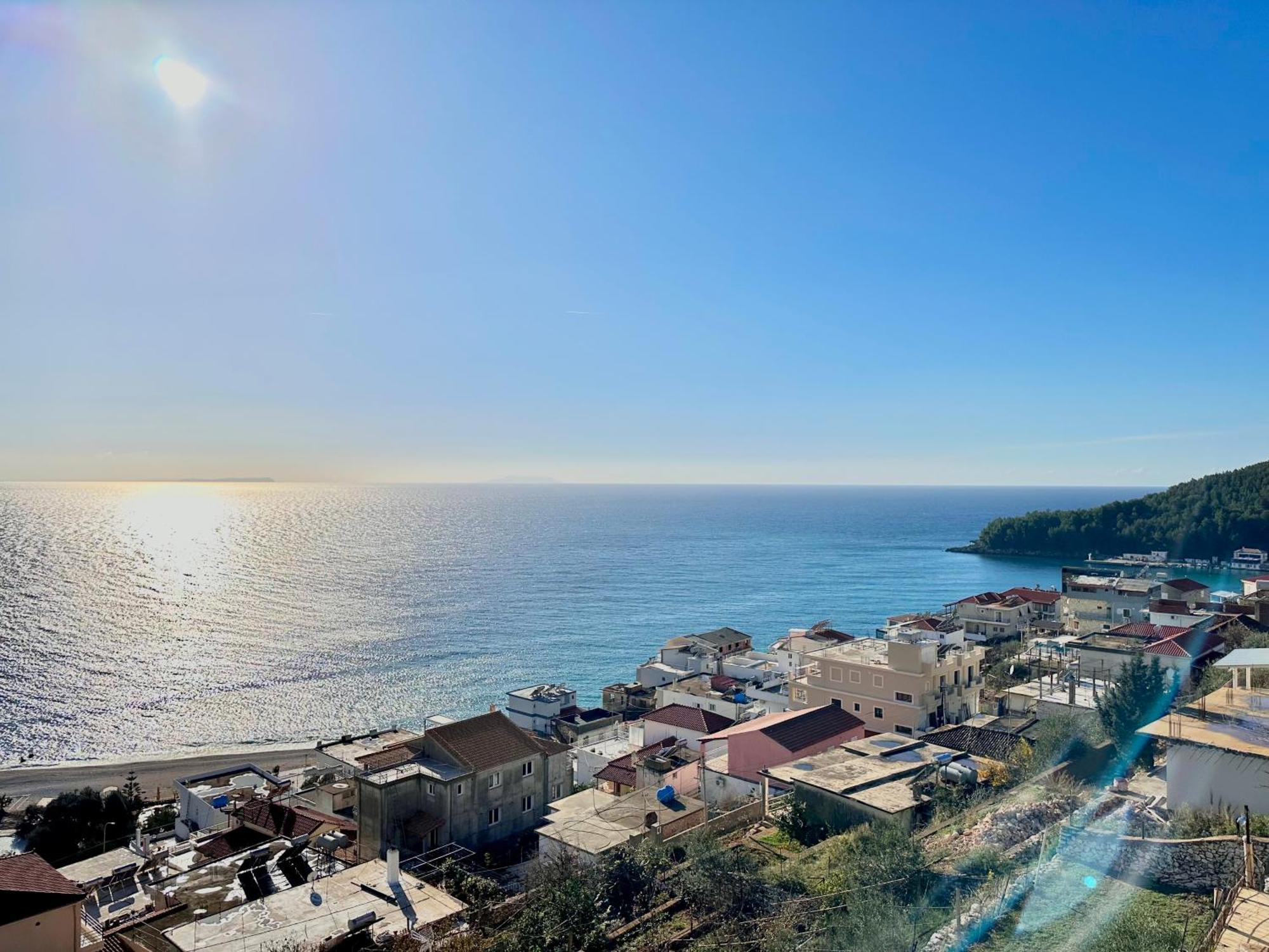 Roumers Himara Esterno foto